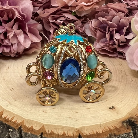 Cinderella’s Royal Blue and Gold Crystal Carriage Keychain Charm - Picture 5 of 15